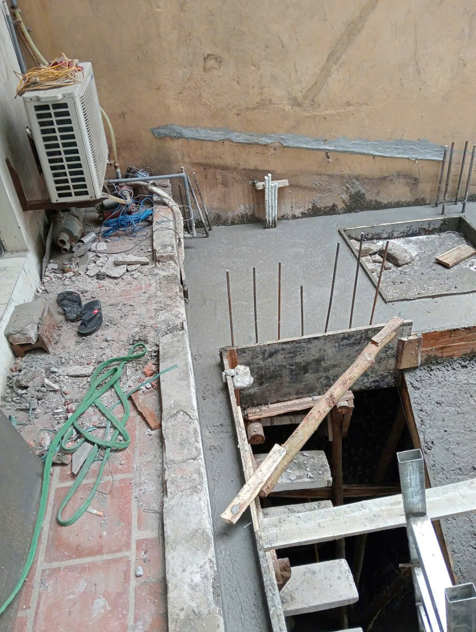 Thợ trát tường hoàn thiện bề mặt sửa chữa nhà trọn gói
