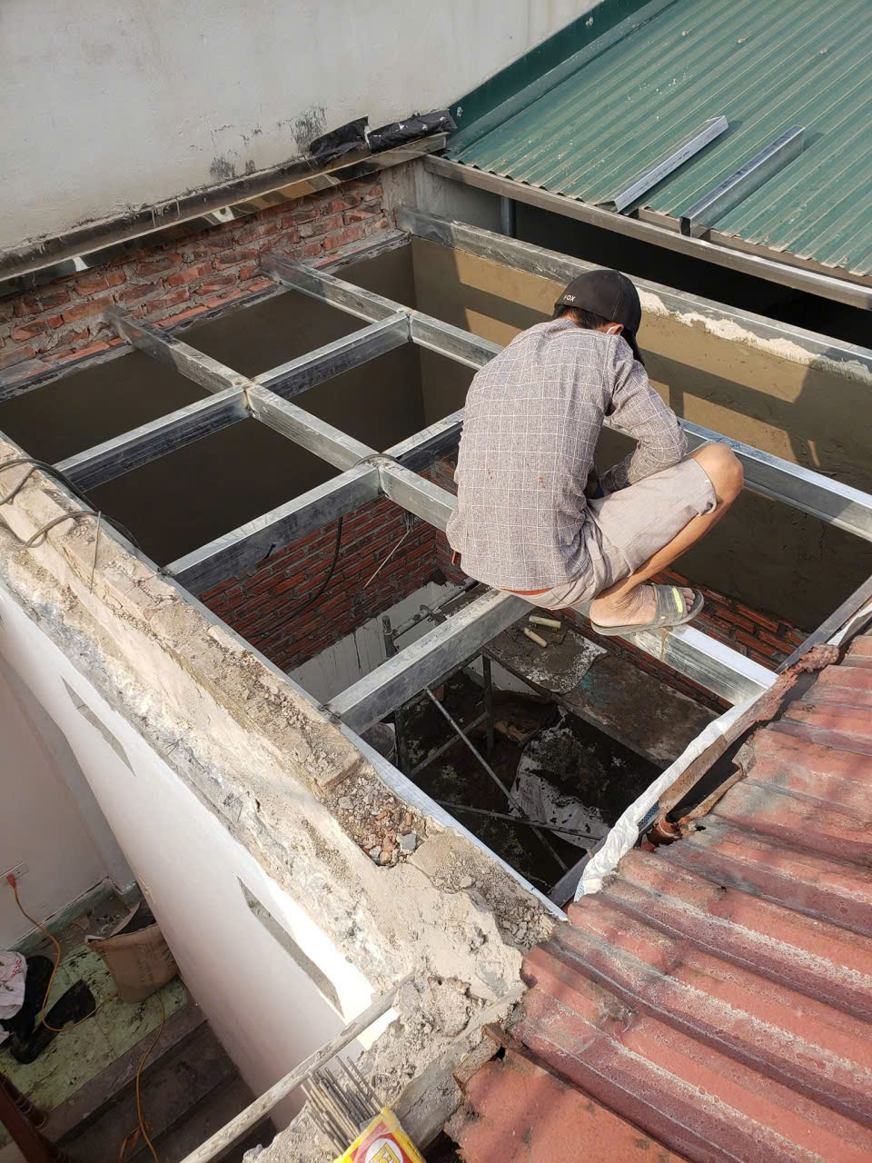 Thi công chống thấm sân thượng và mái nhà trọn gói chuyên nghiệp