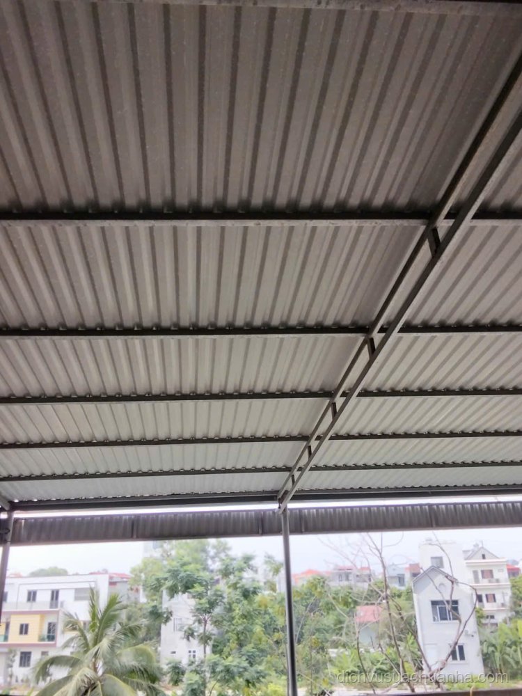 Hình Ảnh Thi Công Làm Mái Tôn Thực Tế 2